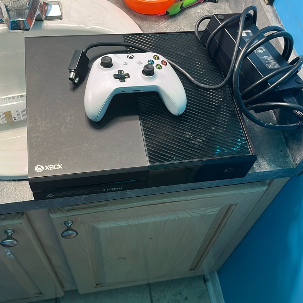 Xbox one  with controller and charger